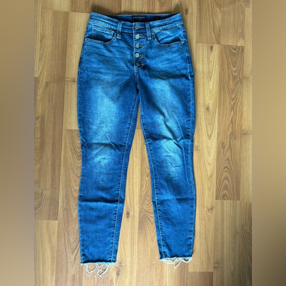 Lucky Brand dark wash blue ankle jeans with frayed edge finish. Size 4, 27. - Picture 3 of 5